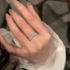 Francés exquisito pequeño hilera de diamantes corona anillo de mujer lujo ligero sentido de alta calidad 24 años nuevo temperamento de superhada versátil anillo de dedo índice Application Scenario